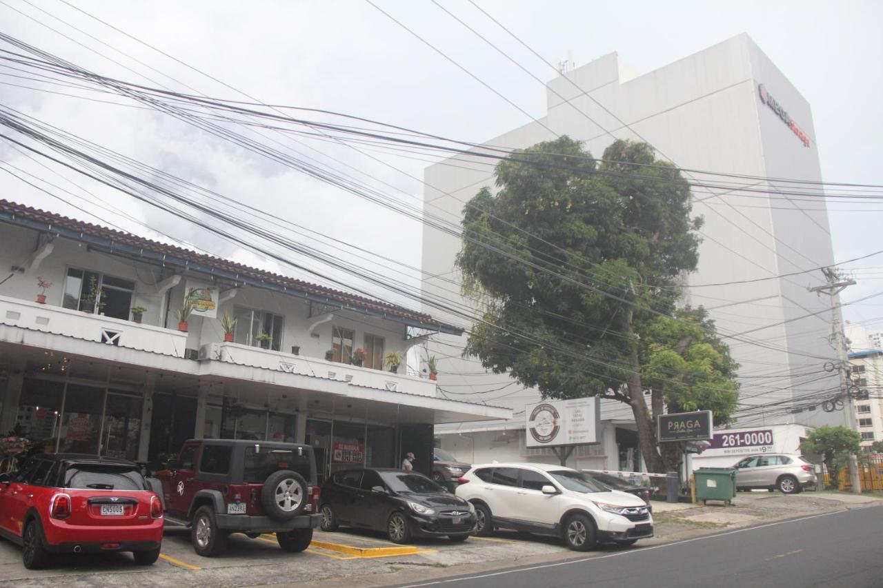 Eden'S Garden Hostel Panama City Exterior photo