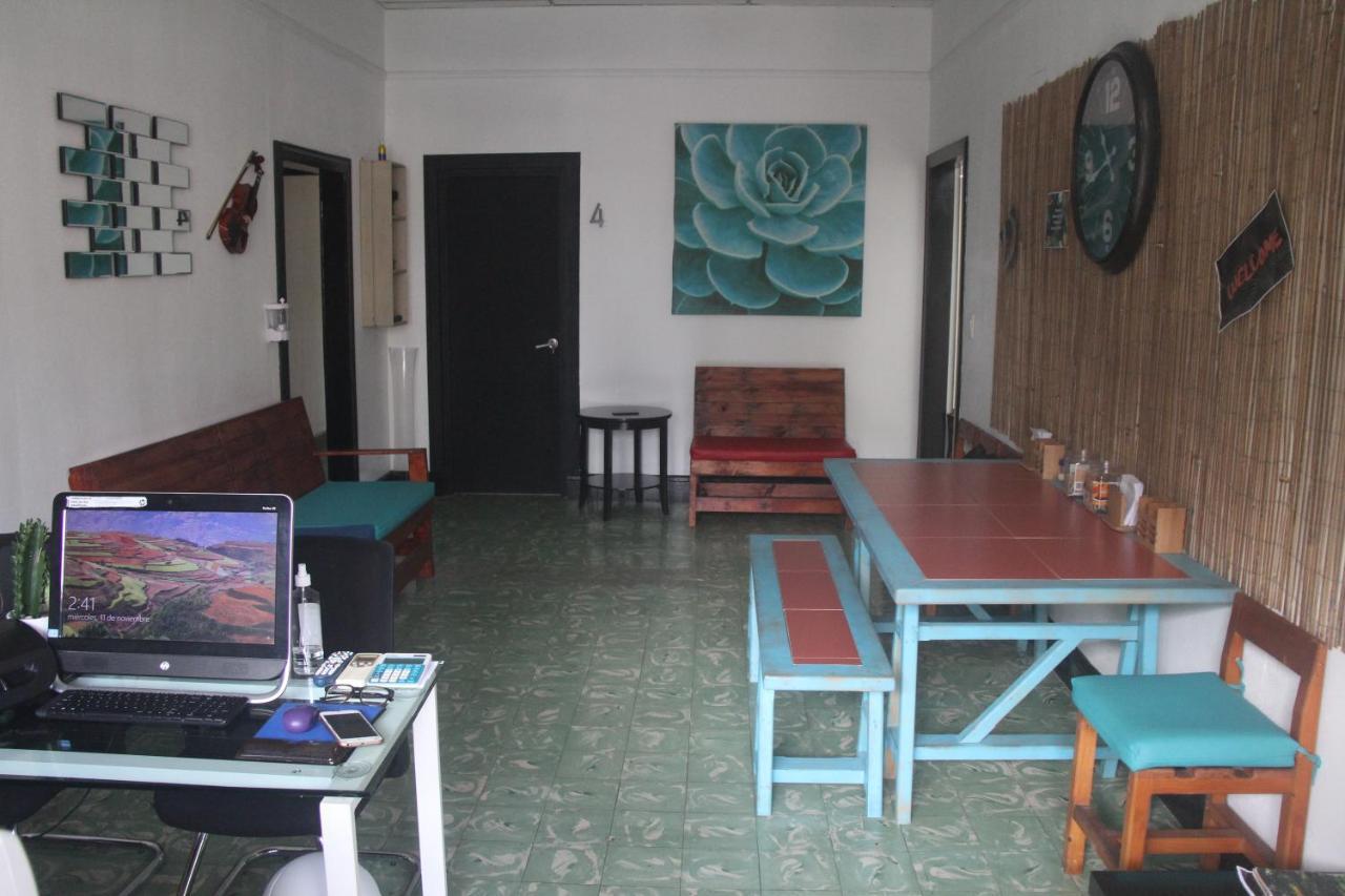 Eden'S Garden Hostel Panama City Exterior photo