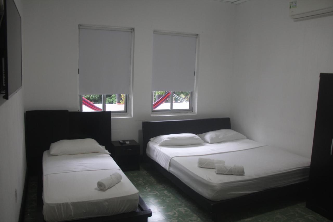 Eden'S Garden Hostel Panama City Exterior photo
